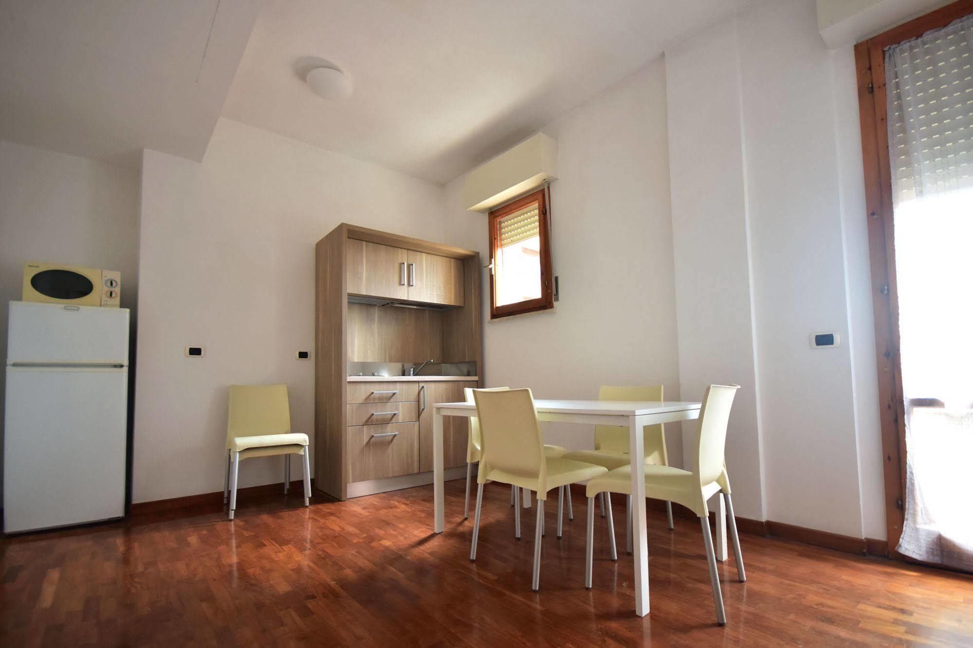 Residence Avana Senigallia Buitenkant foto