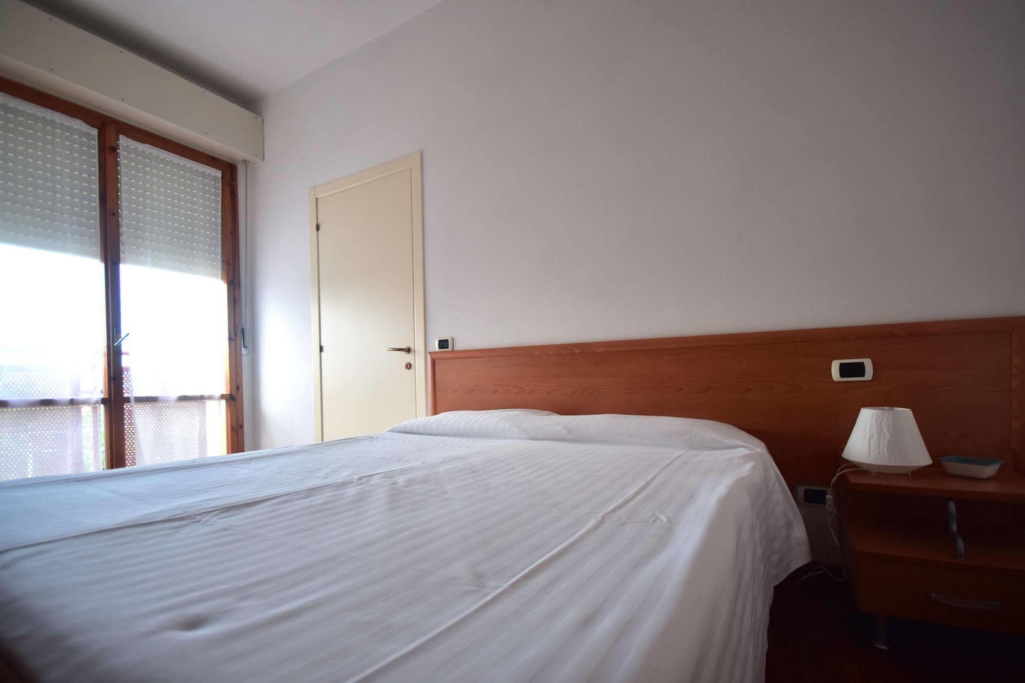 Residence Avana Senigallia Buitenkant foto
