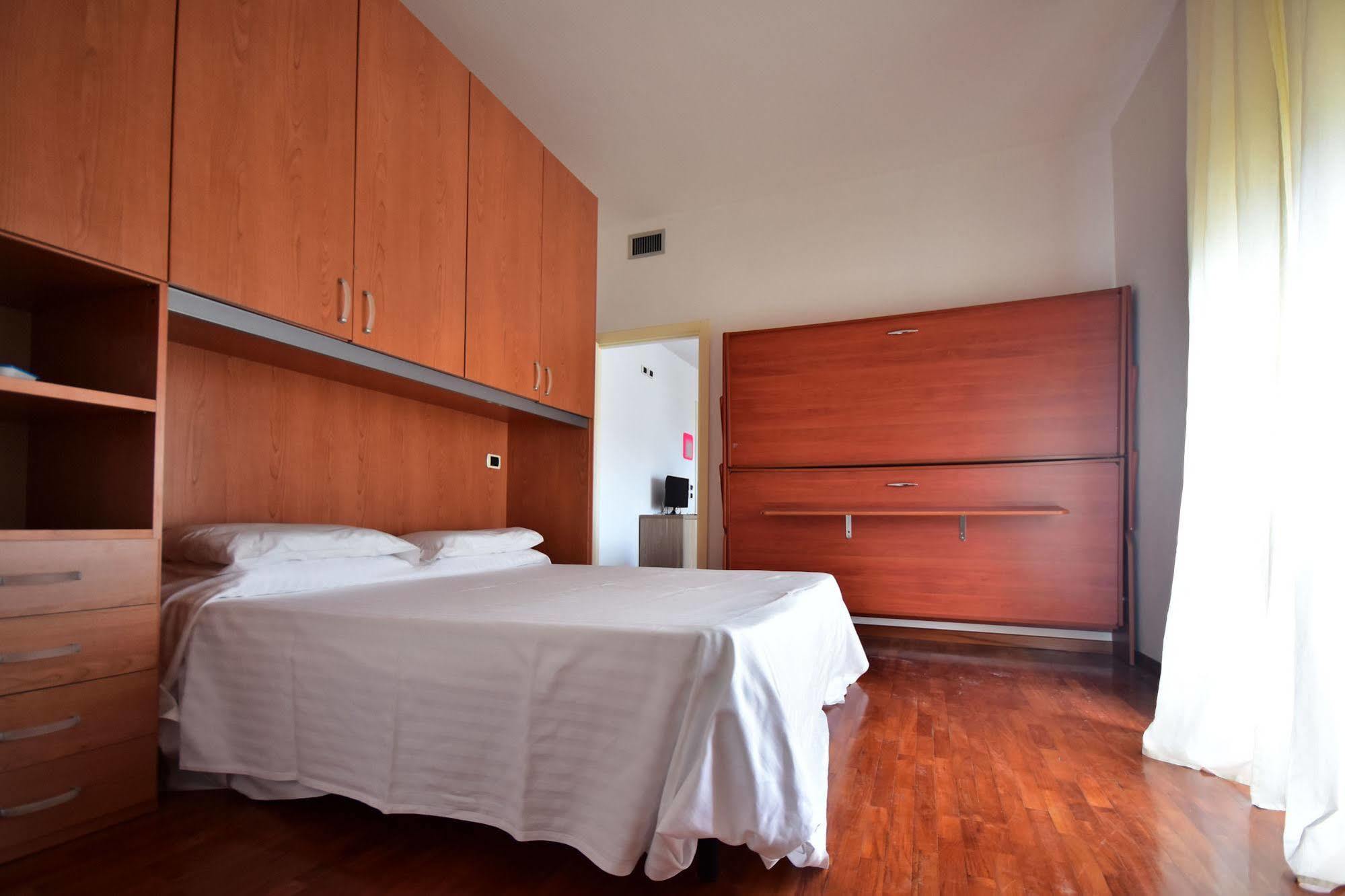 Residence Avana Senigallia Buitenkant foto