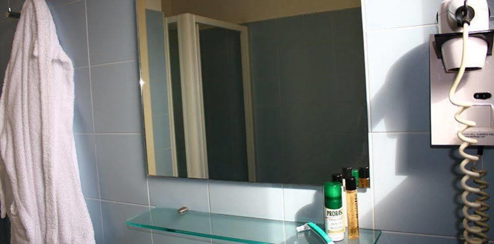 Residence Avana Senigallia Buitenkant foto