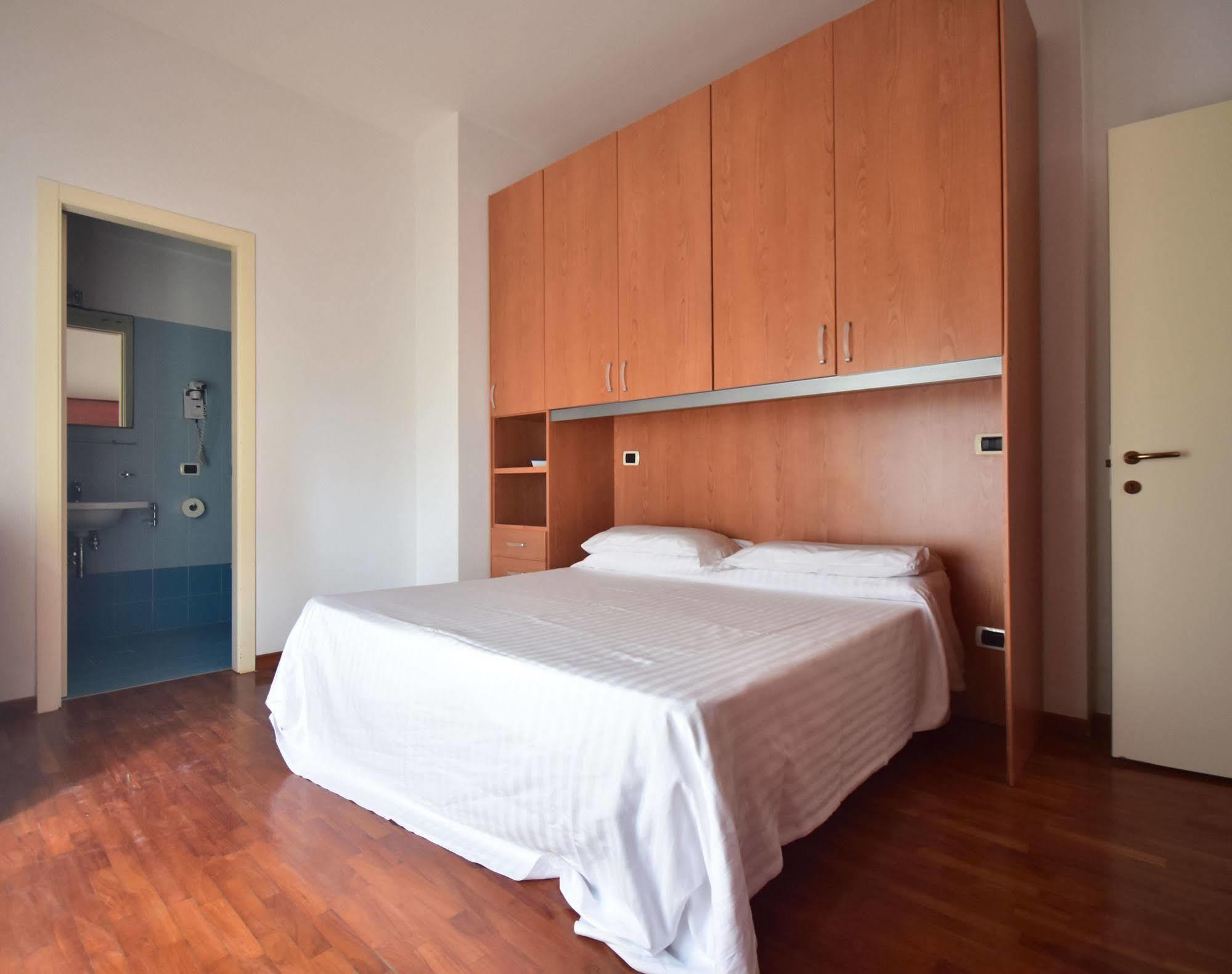 Residence Avana Senigallia Buitenkant foto